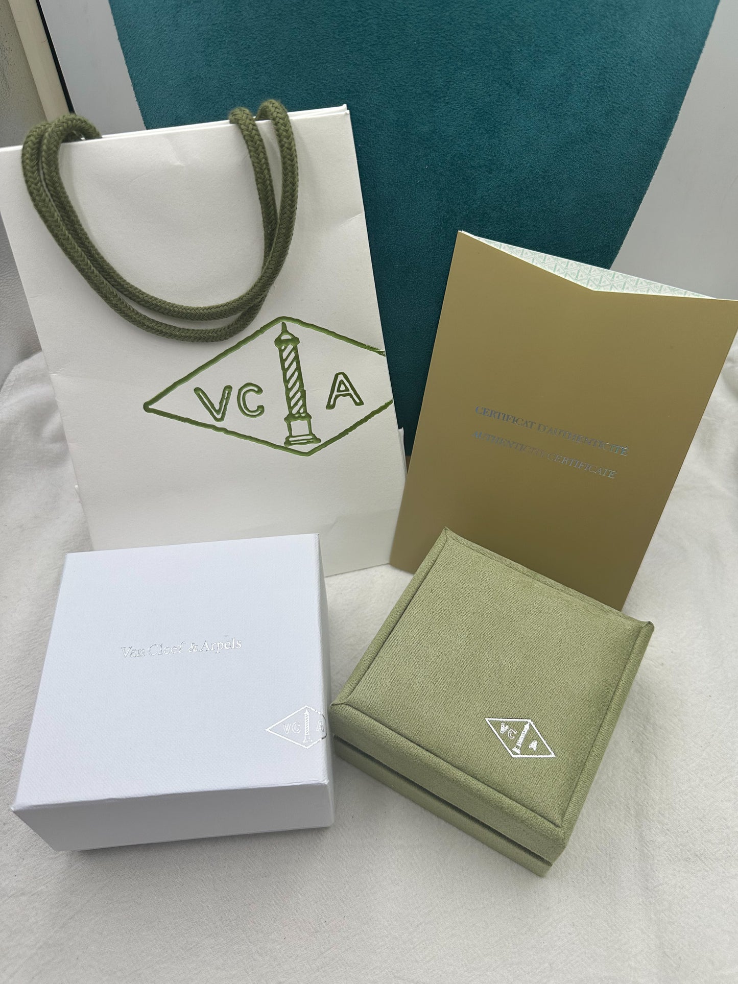 Green velvet necklace box  for necklace