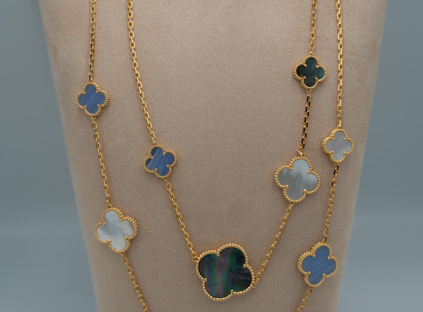 Chalcedony & Mother of pearl 16 motif clover necklace 120 cm long 925 silver 18k gold plated