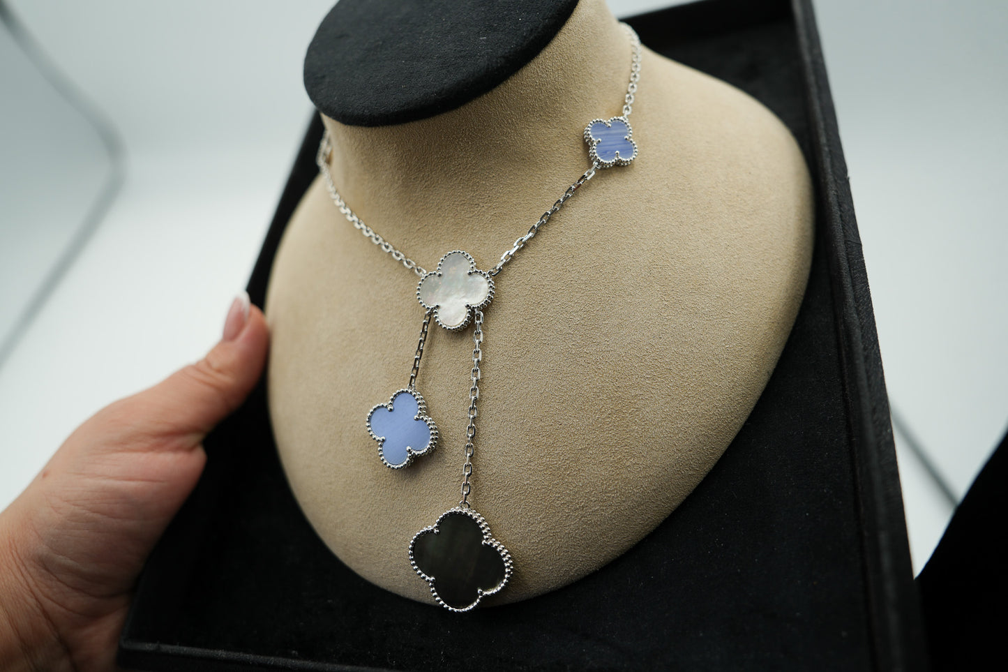 6 motif mother of pearl . Chalcedony clover necklace 925 silver 18k white gold plated