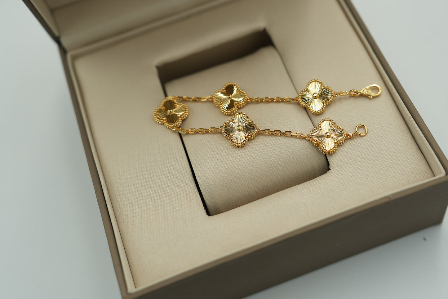 Guillioche clover bracelet 925 silver 18k gold plated