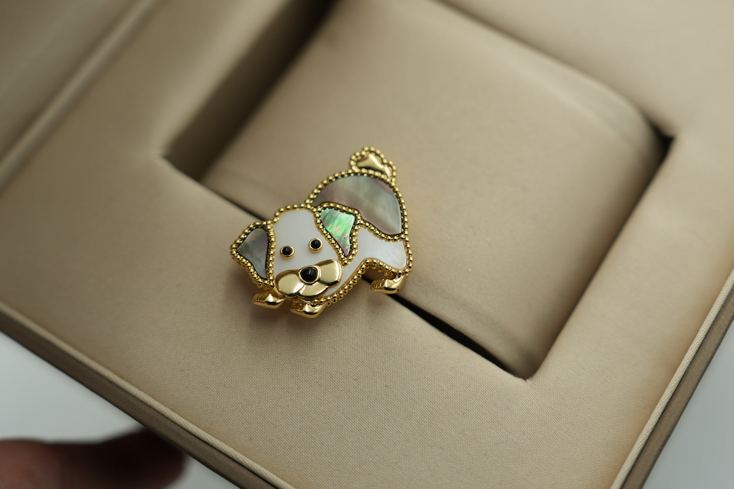 Lucky animals dog brooch 925 dilver 18k gold plated white & gray Mother of pearl