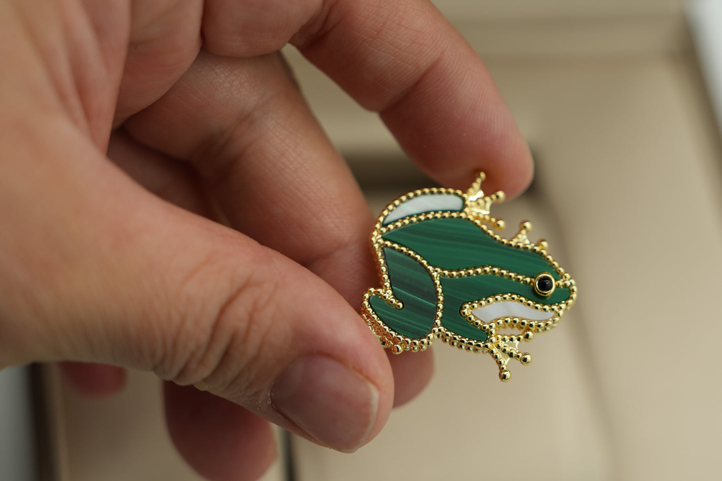 Lucky animals frog brooch 925 dilver 18k gold plated Malachite diuble pin