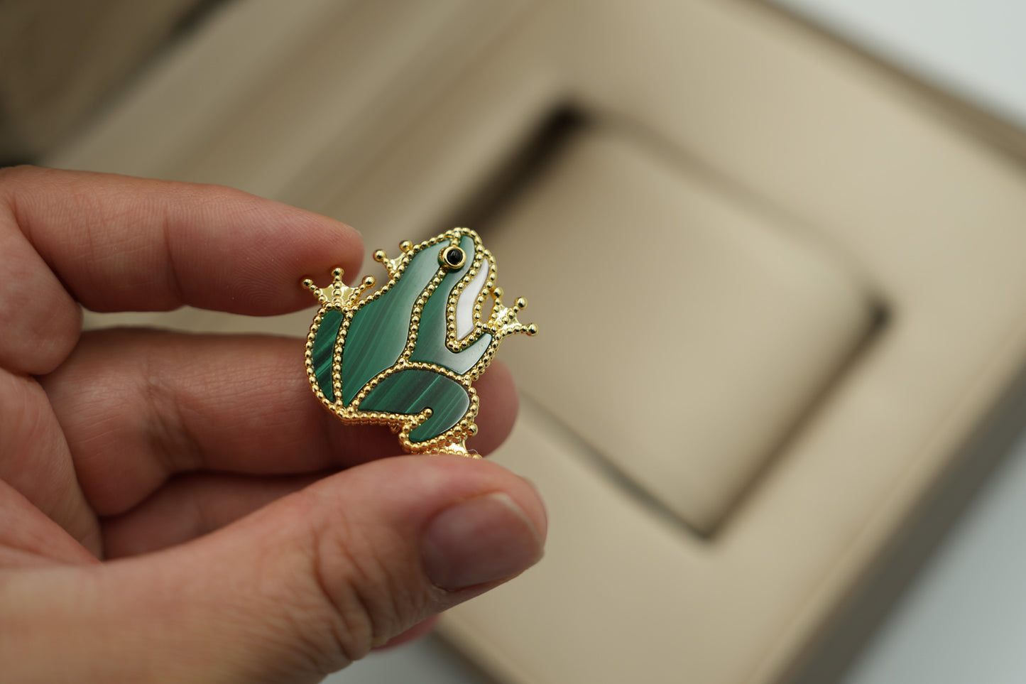 Lucky animals frog brooch 925 dilver 18k gold plated Malachite diuble pin