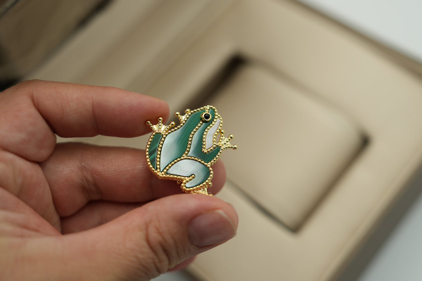 Lucky animals frog brooch 925 dilver 18k gold plated Malachite diuble pin