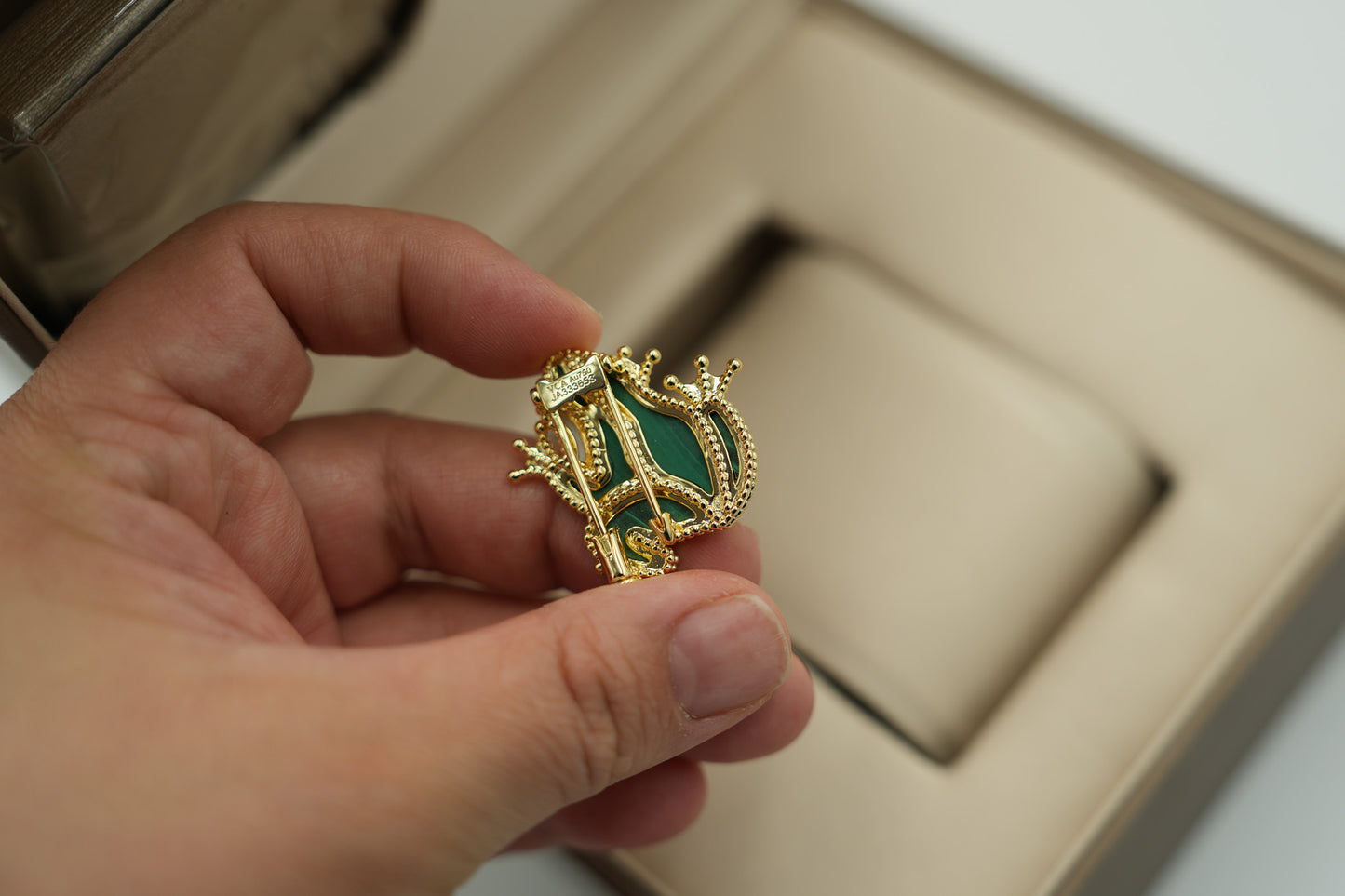 Lucky animals frog brooch 925 dilver 18k gold plated Malachite diuble pin
