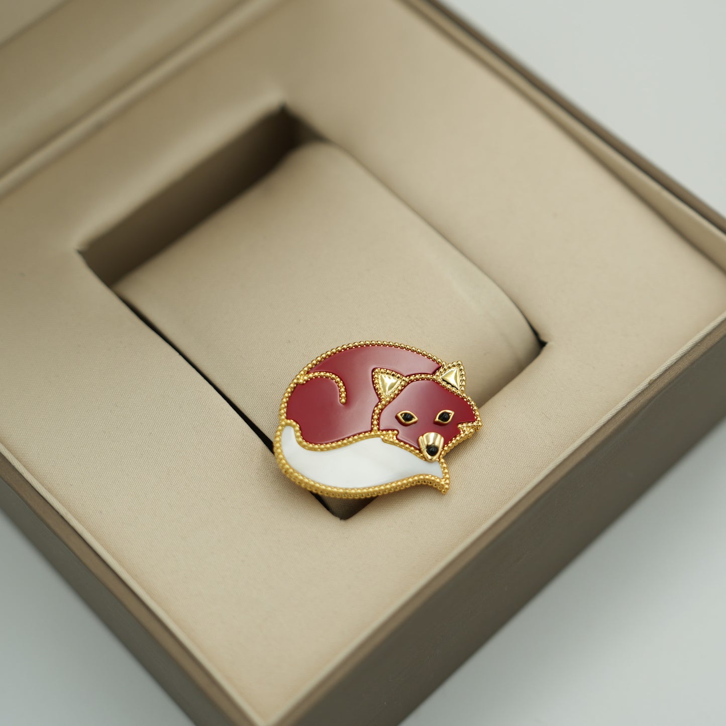 Lucky animals Fox  brooch 925 dilver 18k gold plated carnelian & Onyx