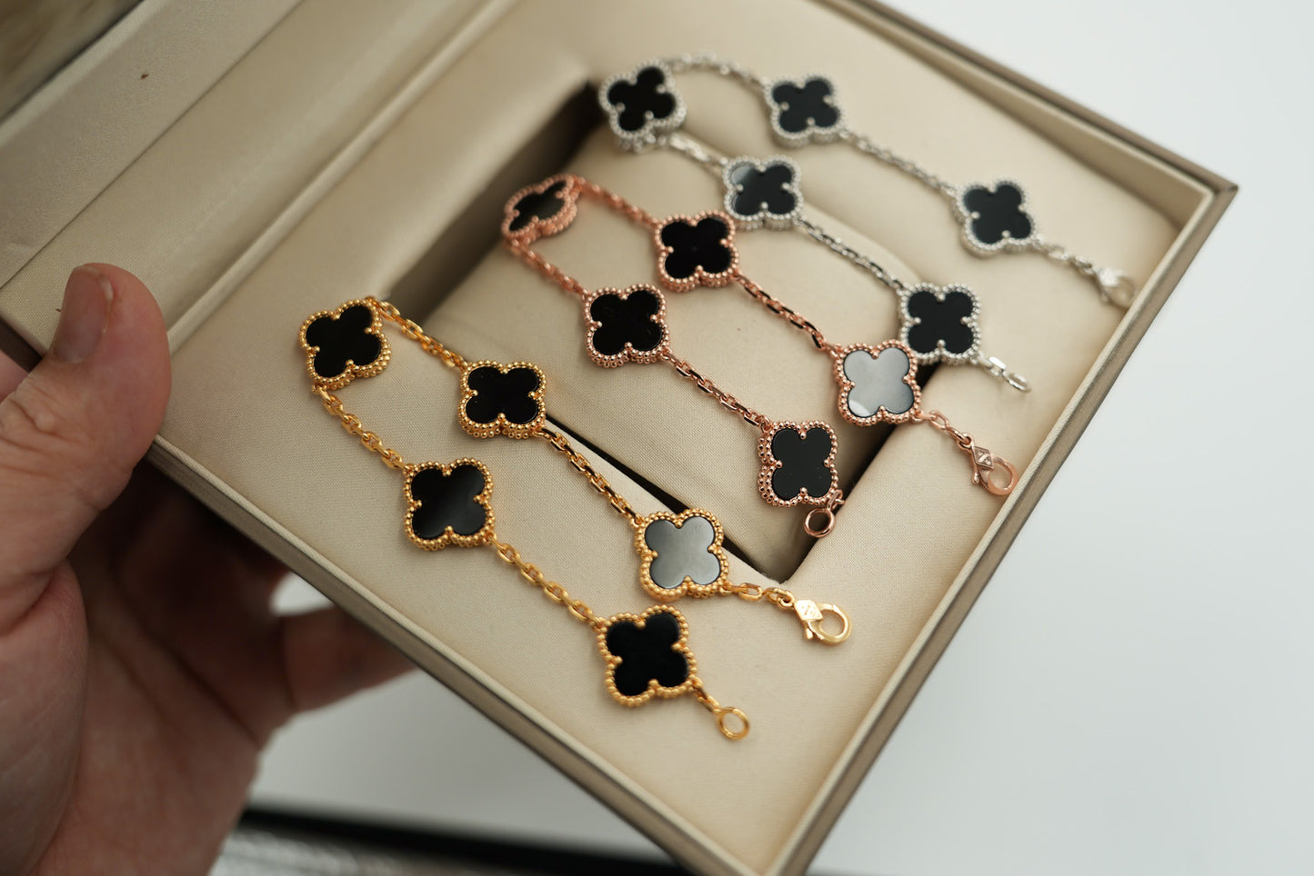 Onyx 5 motif bracelet 925 silver 18k gold plated