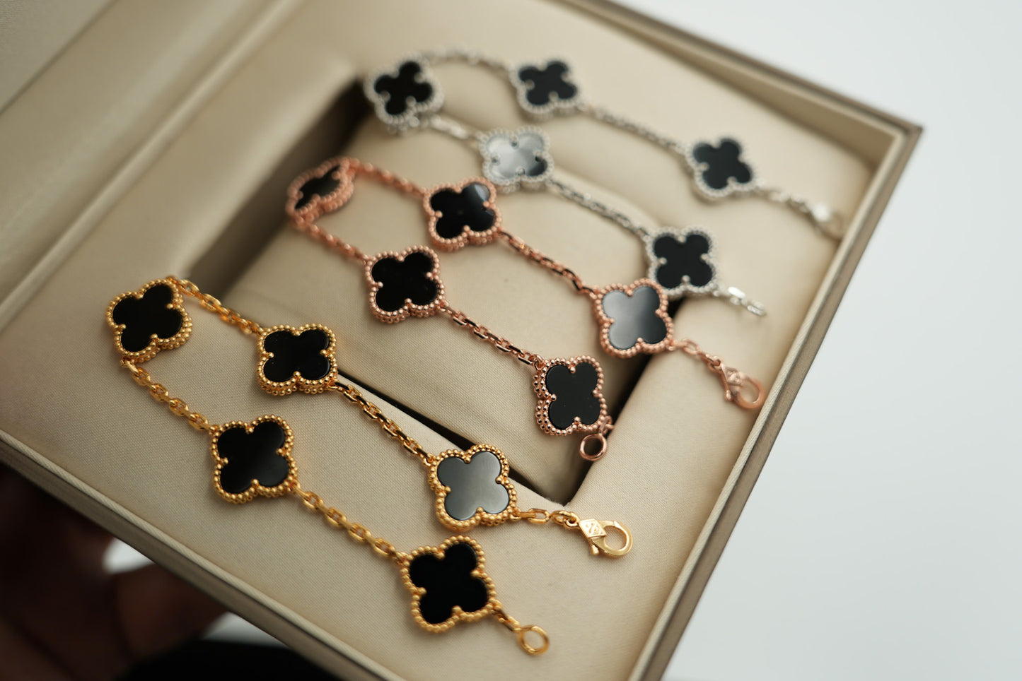 Onyx 5 motif bracelet 925 silver 18k gold plated