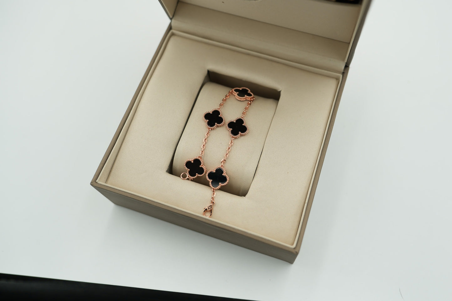 Onyx 5 motif bracelet 925 silver 18k gold plated