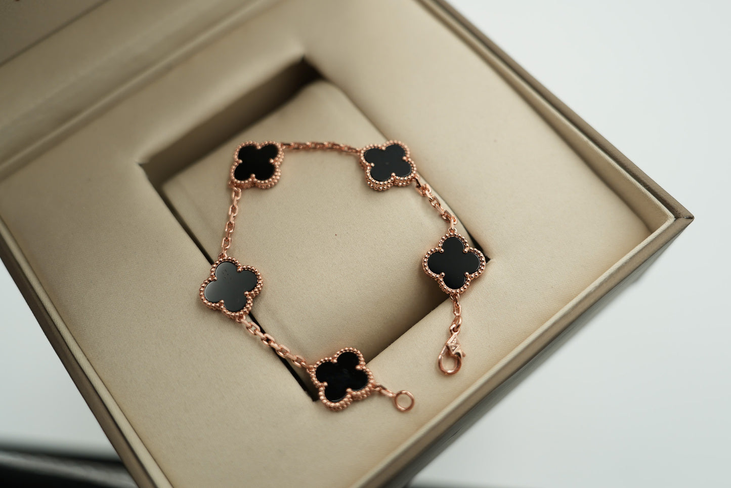 Onyx 5 motif bracelet 925 silver 18k gold plated