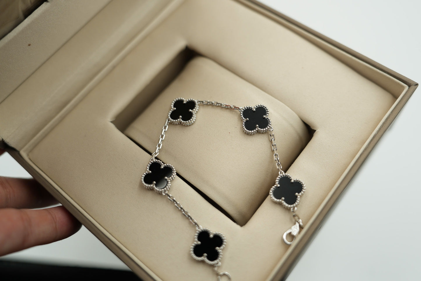 Onyx 5 motif bracelet 925 silver 18k gold plated