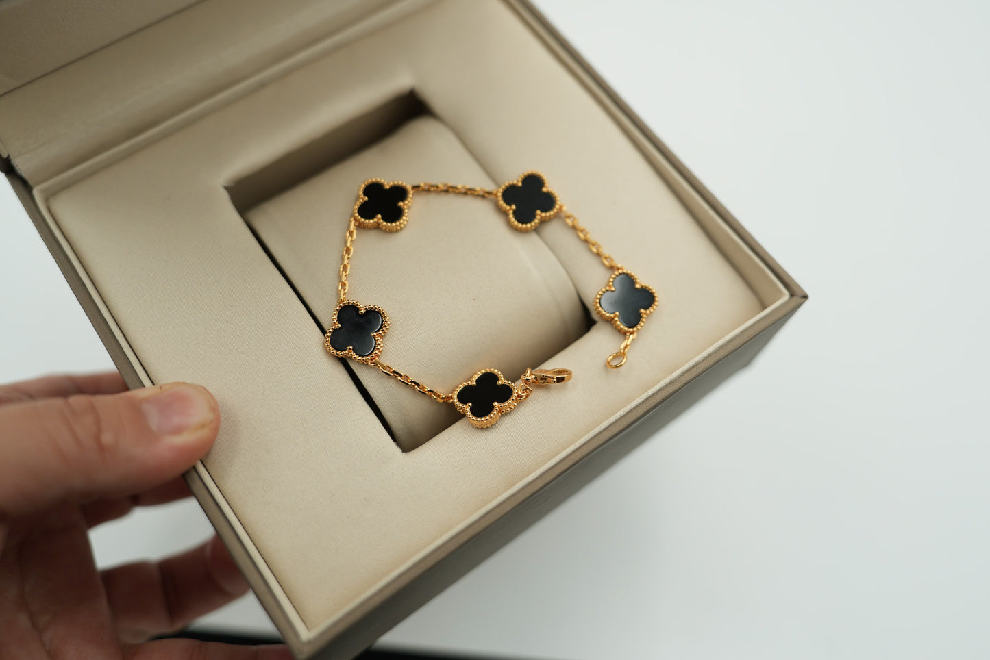 Onyx 5 motif bracelet 925 silver 18k gold plated