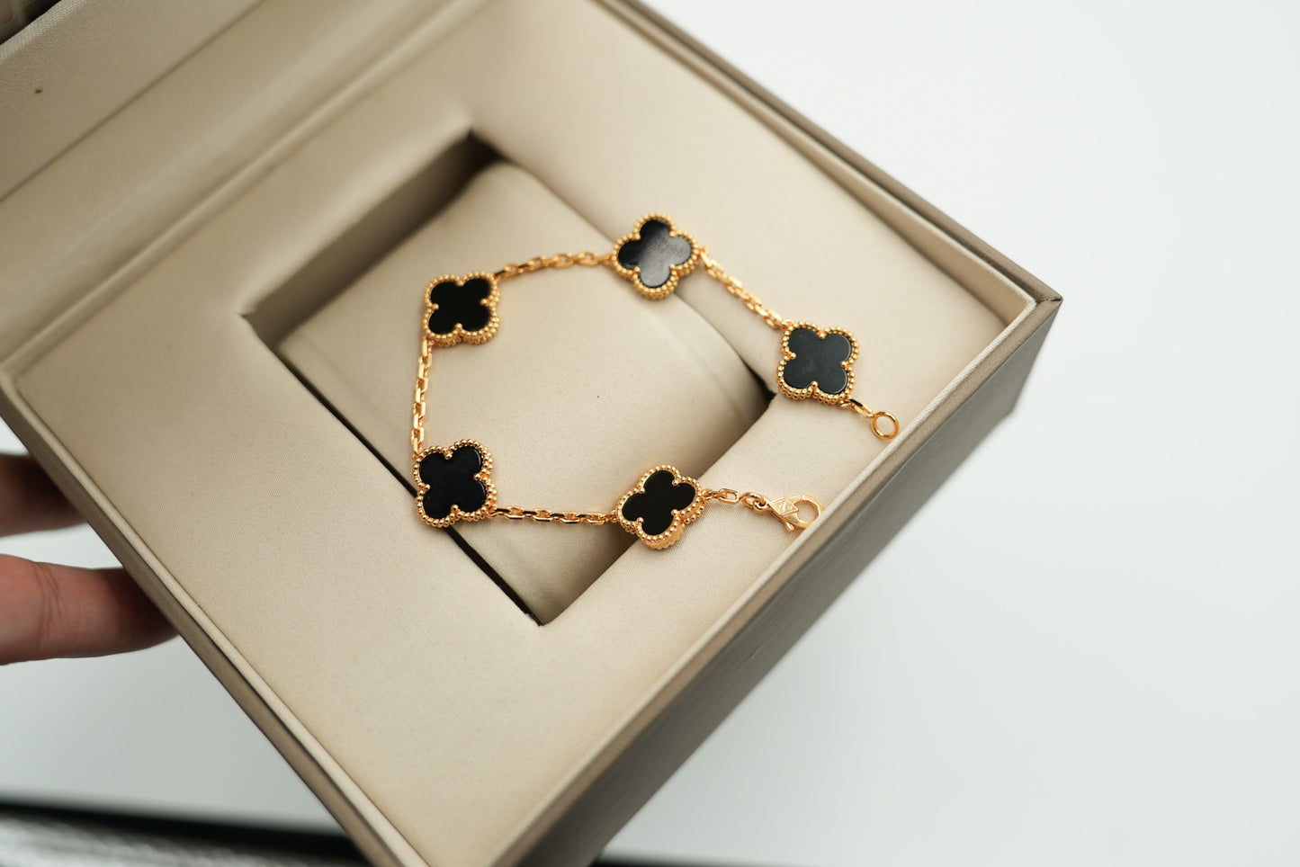 Onyx 5 motif bracelet 925 silver 18k gold plated