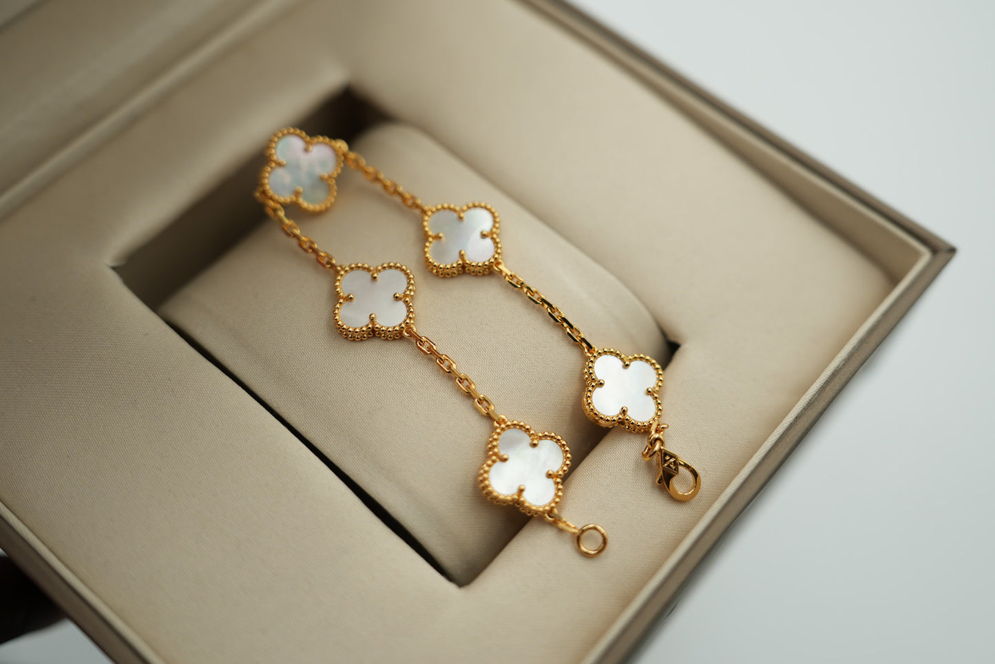 Mother of pearl 5 motif bracelet 925 silver 18k gold plated