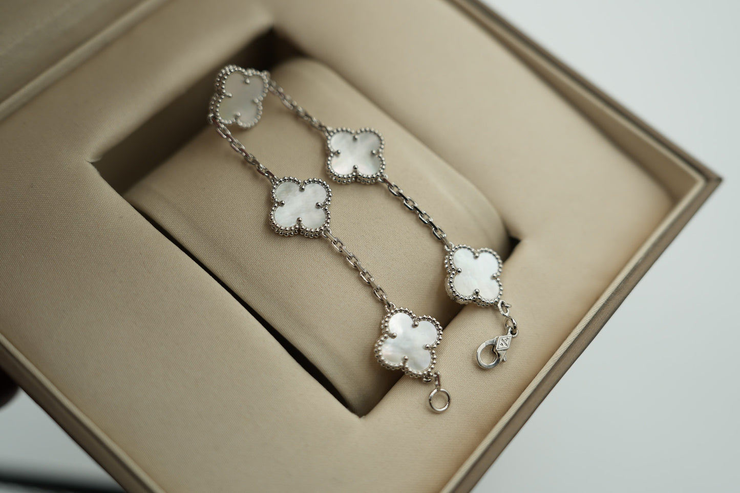 Mother of pearl 5 motif bracelet 925 silver 18k gold plated