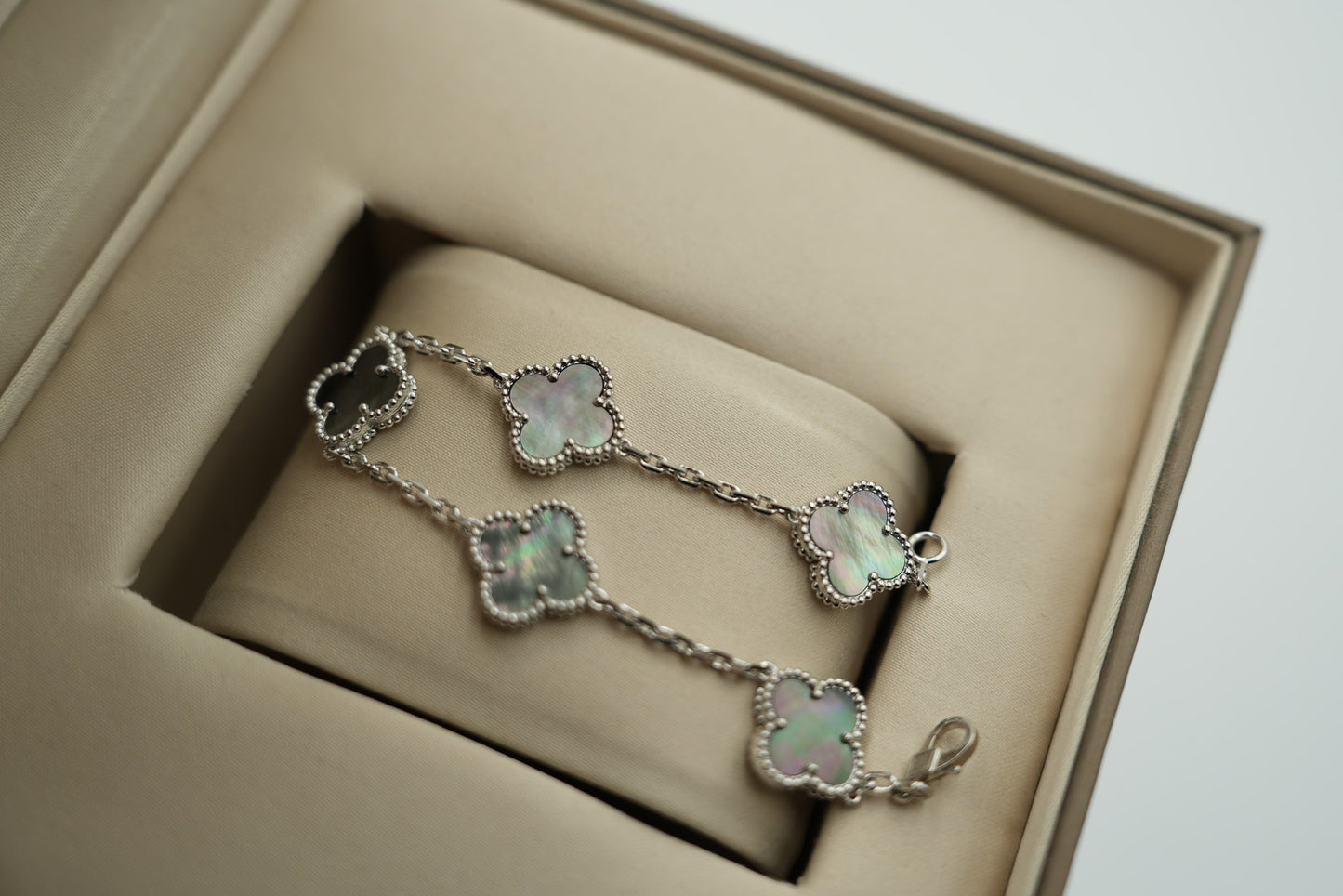 Gray Mother of pearl 5 motif bracelet 925 silver 18k gold plated