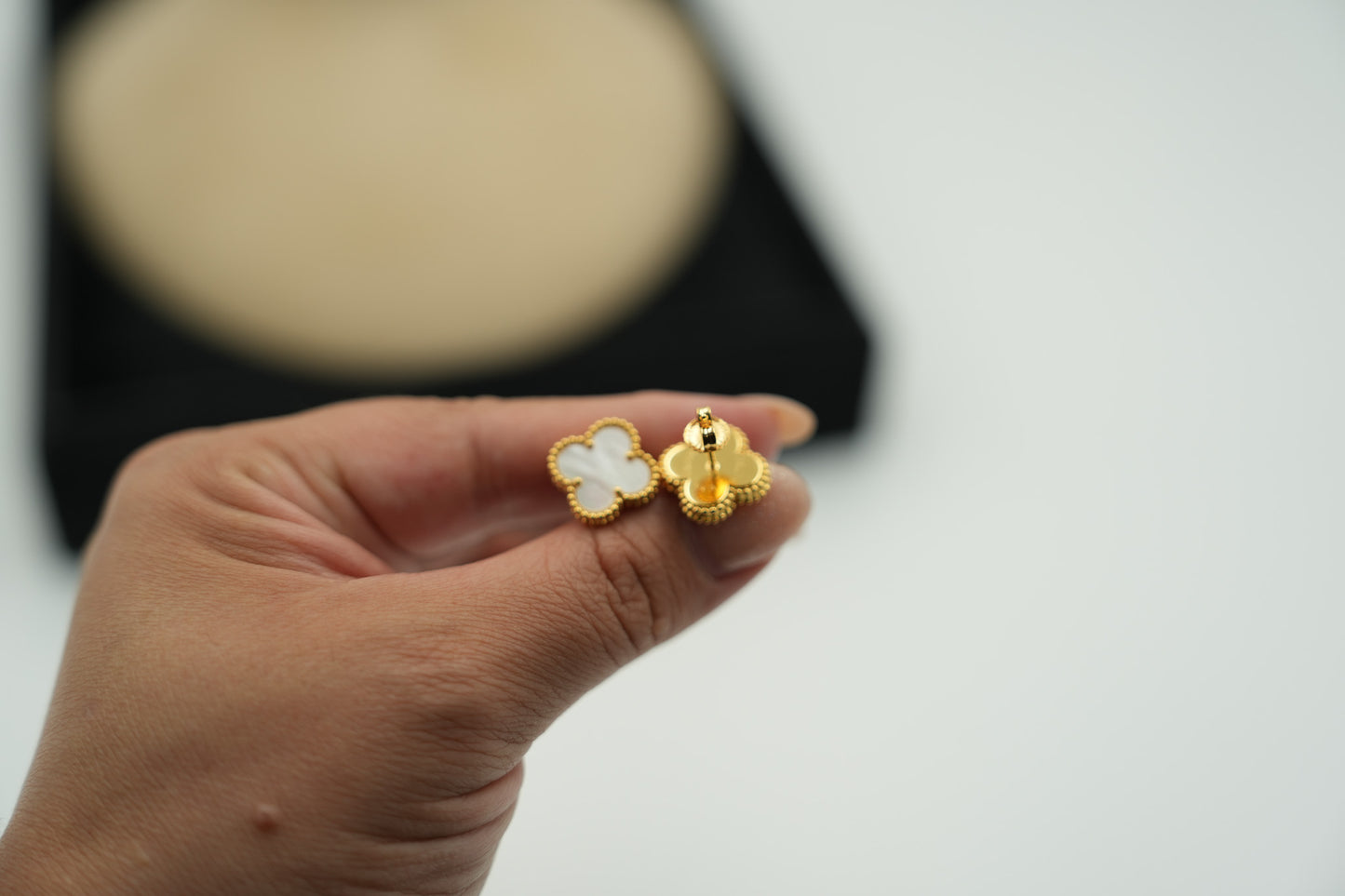 15mm one Mother of pearl clover  earrings 925 silver 18k gold plated