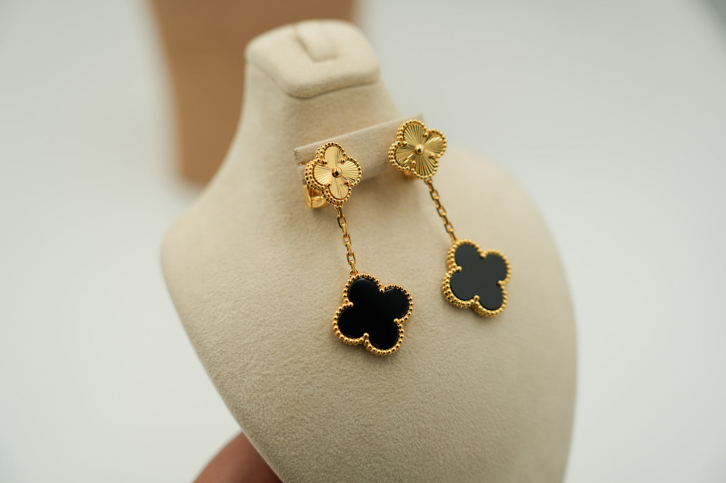 Onyx  & Guillioche 2 mootif clover earrings 925 silver 18k  gold plated