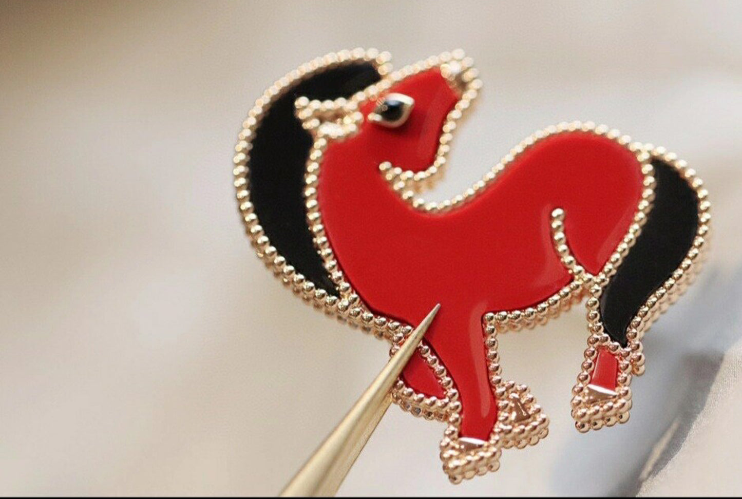 Lucky animals Horse brooch 925 dilver 18k gold plated Carnelian & Onyx