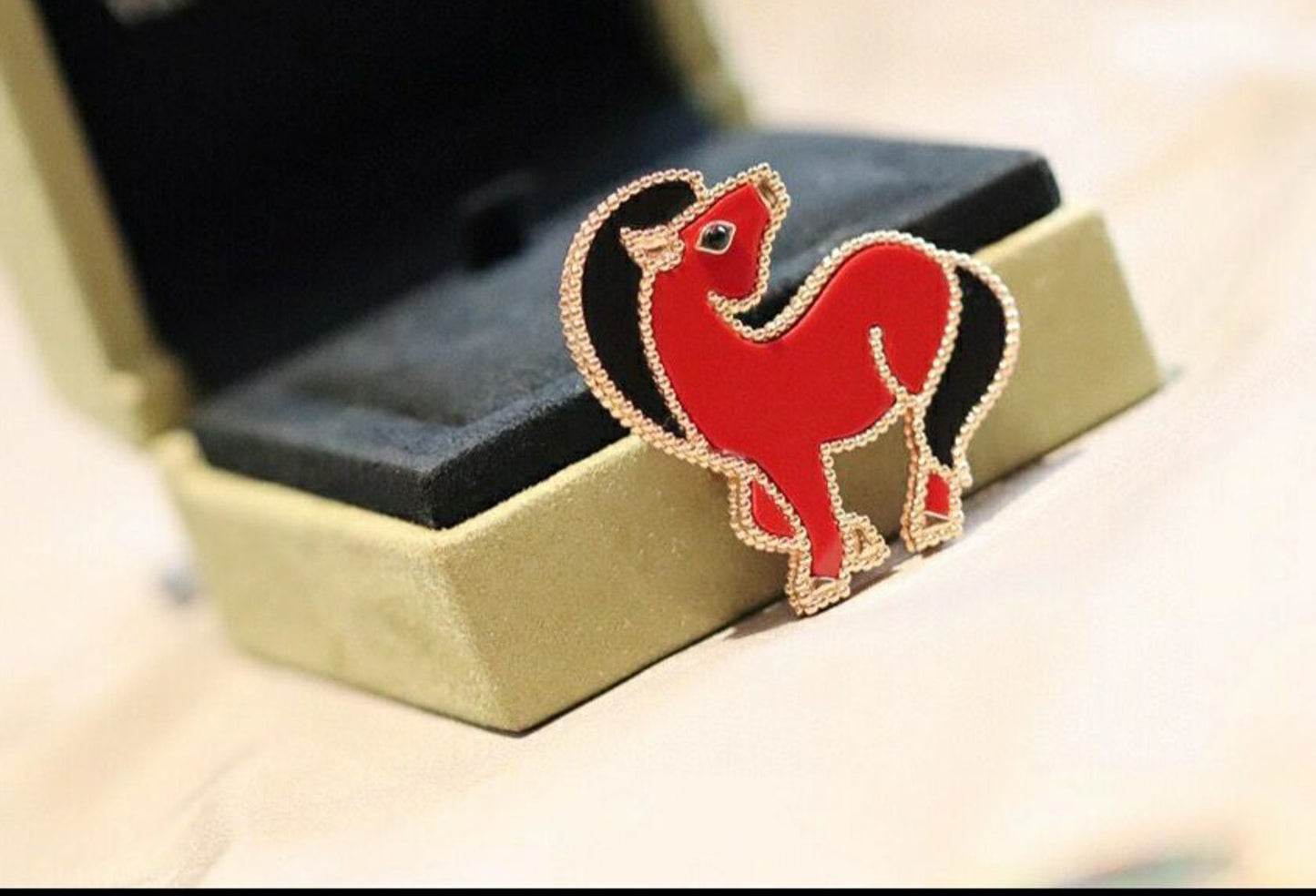 Lucky animals Horse brooch 925 dilver 18k  gold plated Carnelian & Onyx