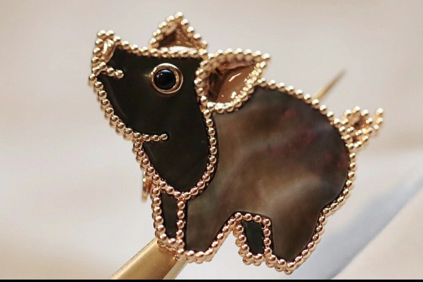 Lucky animals Pig brooch 925 dilver 18k gold plated Carnelian & Onyx