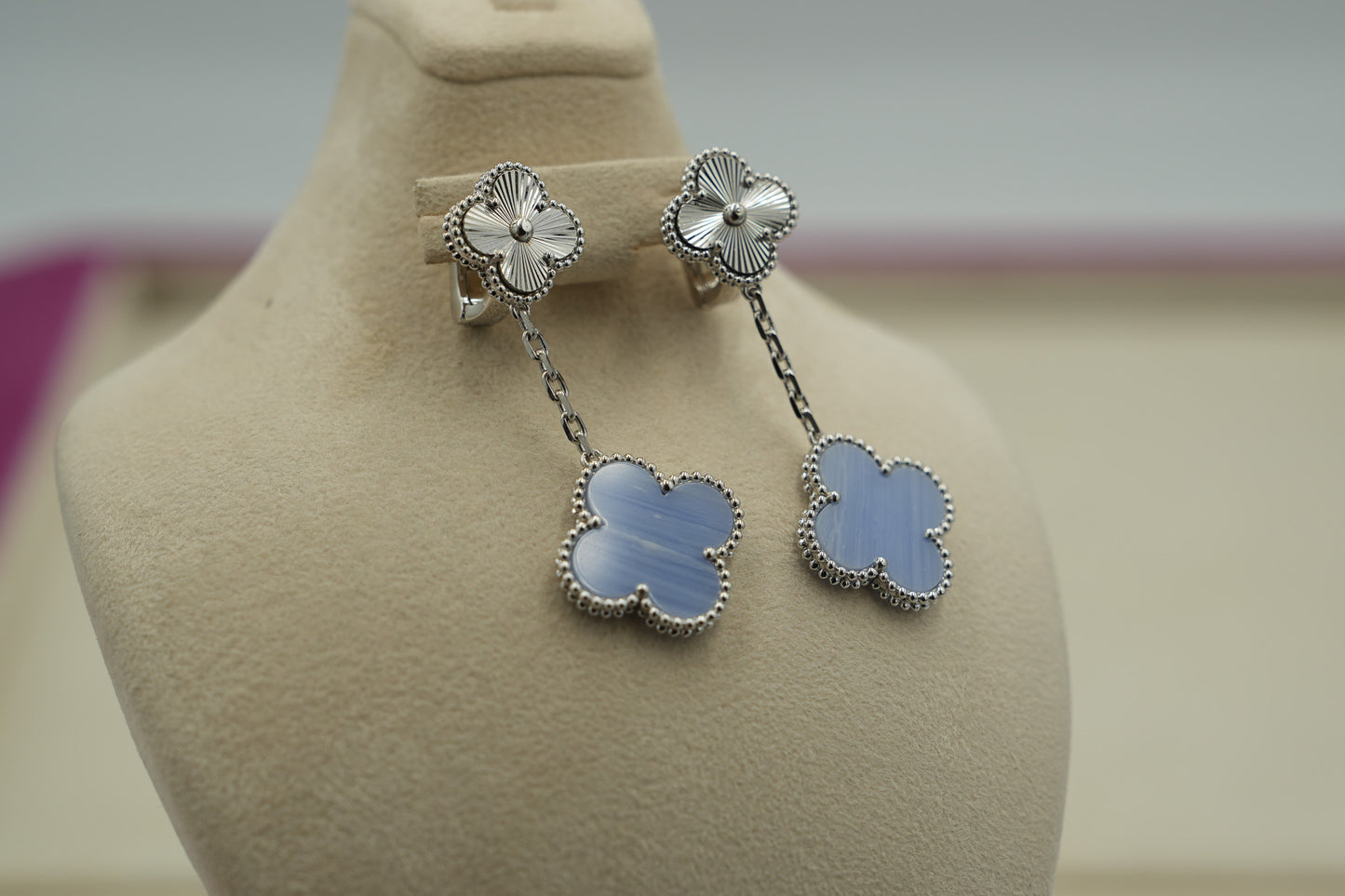 Chalcedony & Guillioche 2 mootif clover earrings 925 silver 18k white gold plated