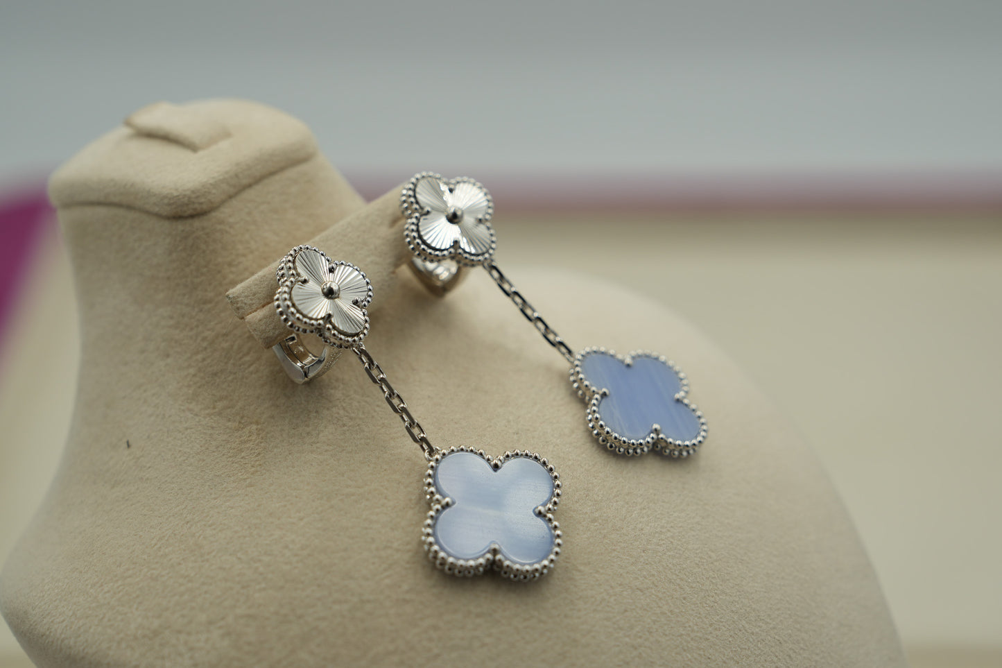 Chalcedony & Guillioche 2 mootif clover earrings 925 silver 18k white gold plated