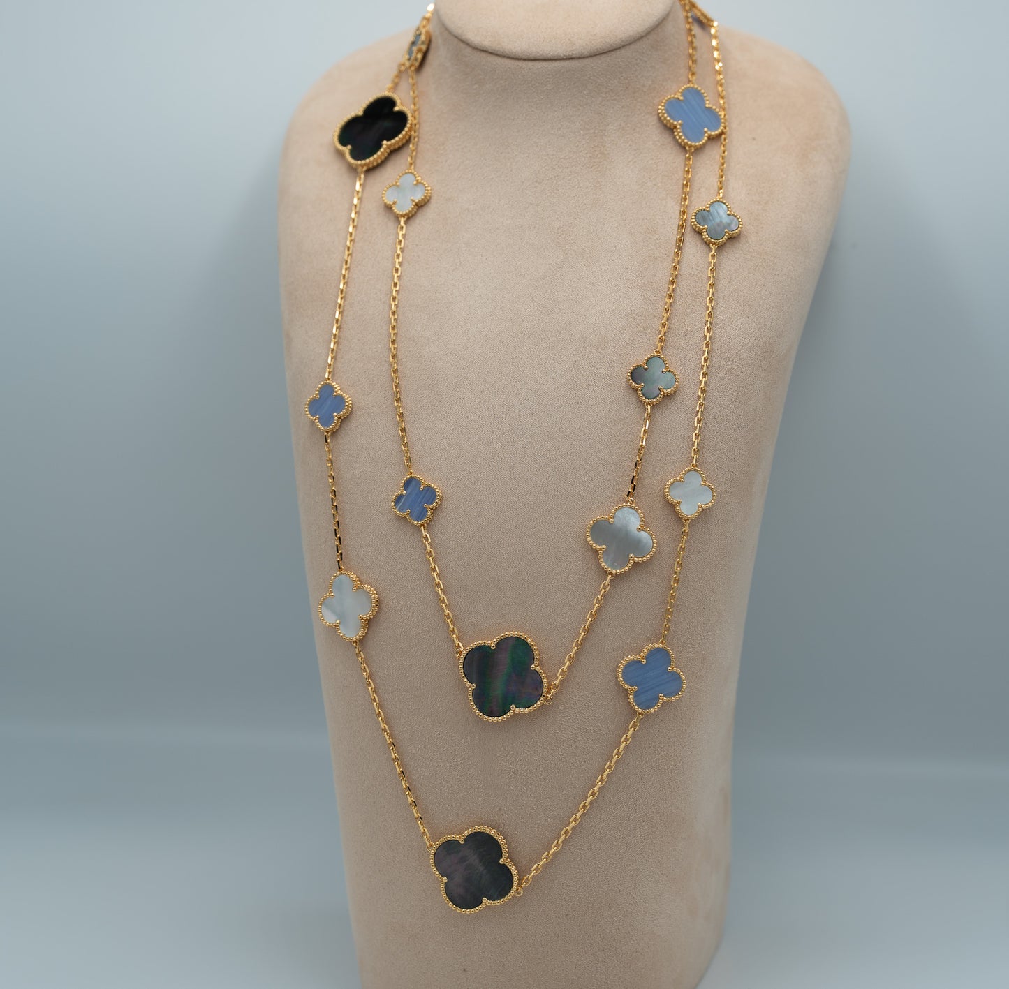 Chalcedony & Mother of pearl  16 motif clover necklace 120 cm long 925 silver 18k gold plated