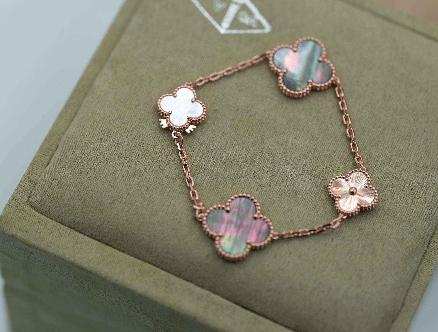 Gray mother of pearl & Guillioche clover bracelet 925 silver 18krose  gold plated