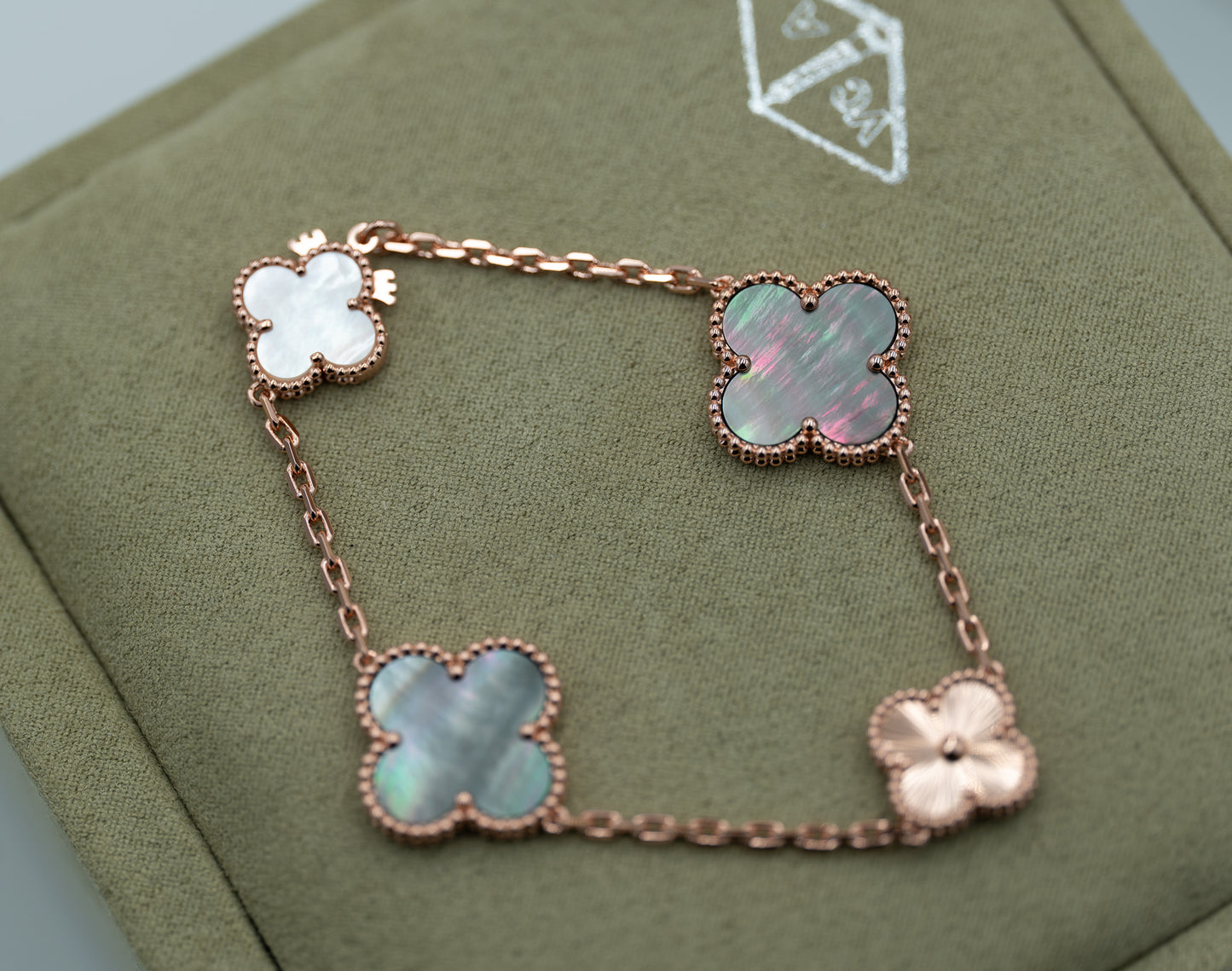 Gray mother of pearl & Guillioche clover bracelet 925 silver 18krose  gold plated