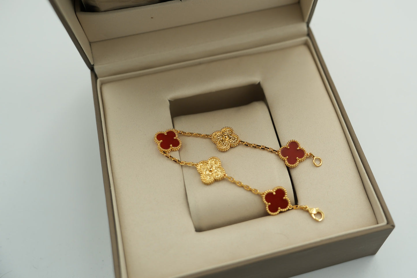 Carnelian & Hammered clover bracelet 925 silver 18k gold plated