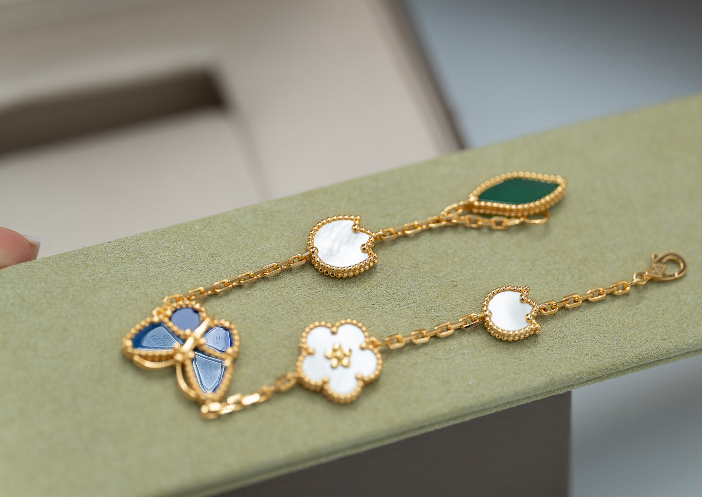 buy clover bracelet van cleef