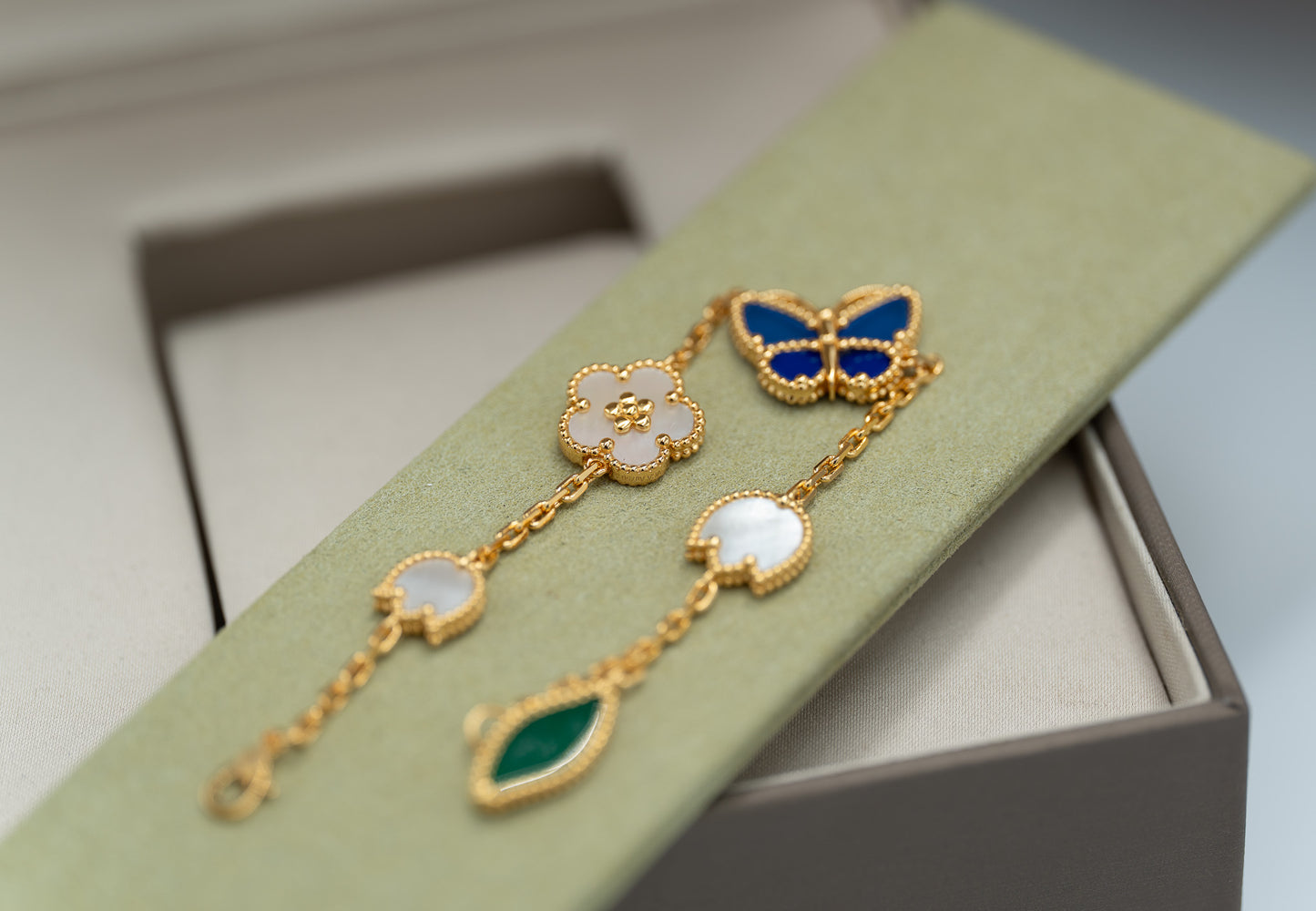 buy clover bracelet van cleef
