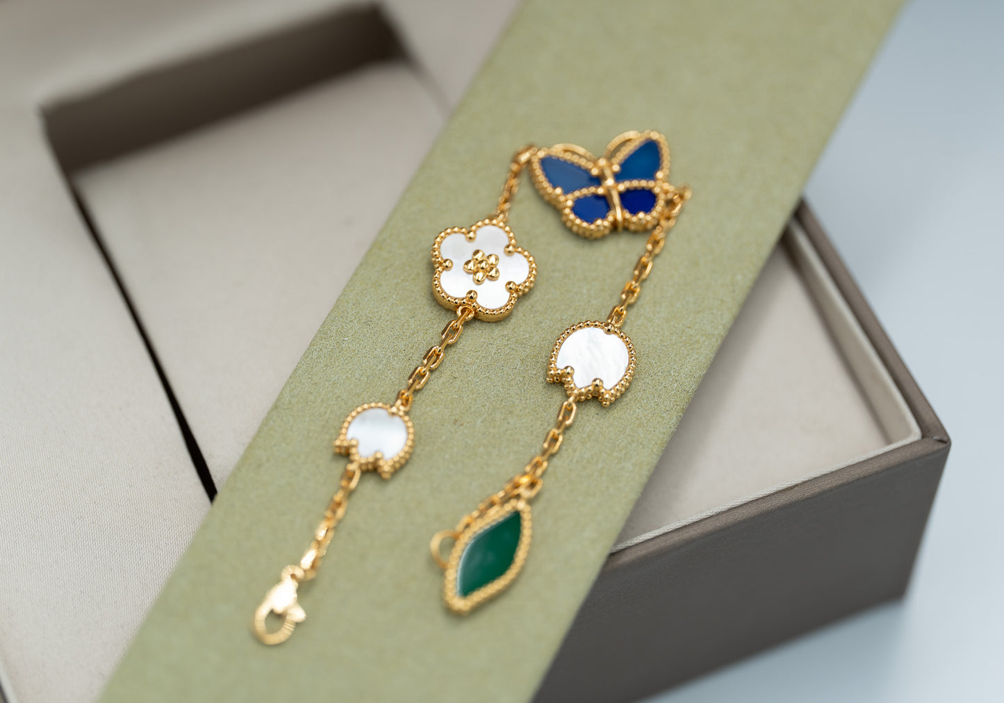buy clover bracelet van cleef