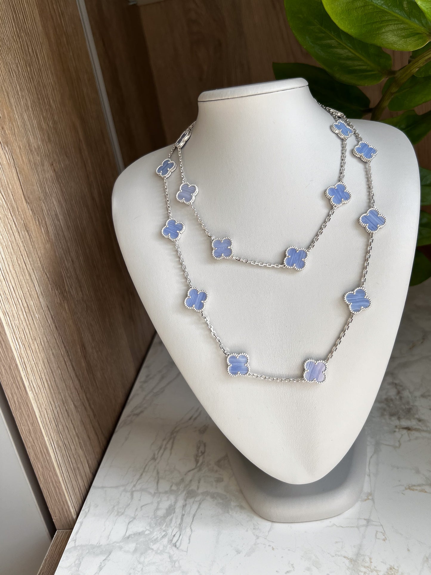 20 motif Chalcedony clover necklace 925 silver 18k white gold plated 84 cm long