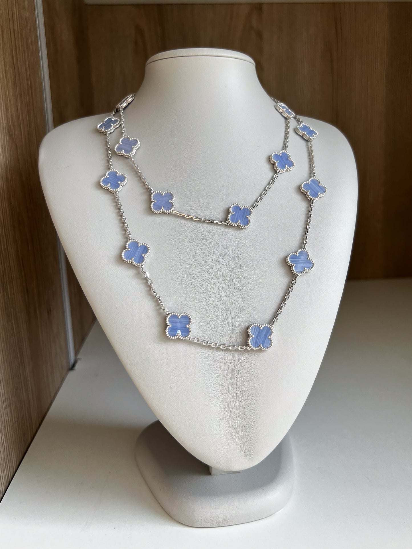 20 motif Chalcedony clover necklace 925 silver 18k white gold plated 84 cm long
