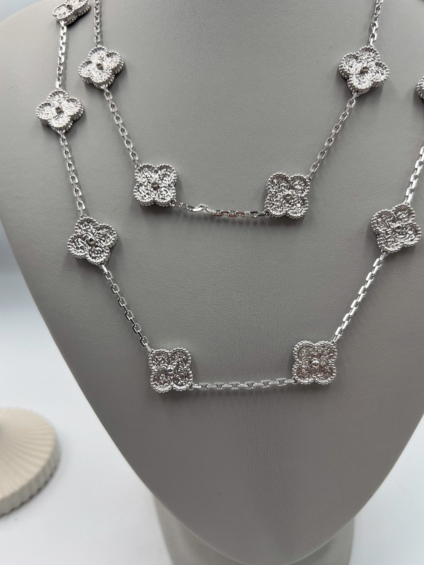 20 motif Hammered clover necklace 925 silver 18k white gold plated 84 cm long